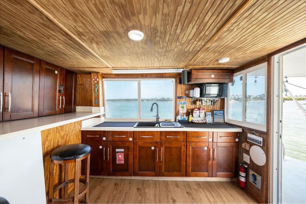 Отель Beautiful Houseboat In Ки-Уэст Экстерьер фото
