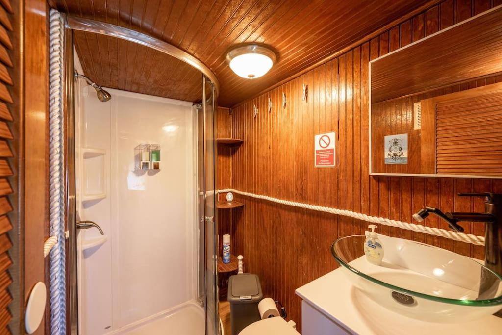 Отель Beautiful Houseboat In Ки-Уэст Экстерьер фото