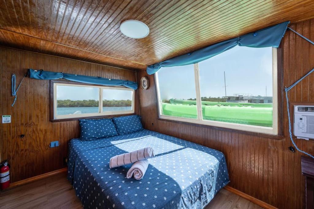 Отель Beautiful Houseboat In Ки-Уэст Экстерьер фото